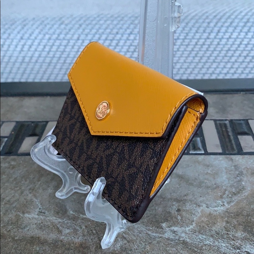 Michael Kors KALA SM FLP KY CRD CS MARIGOLD - Picture 16 of 16